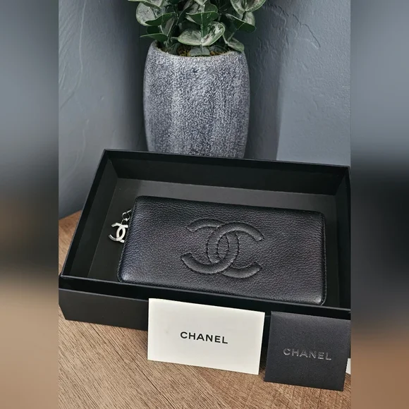 CHANEL Zip Wallet - Picture 8 of 9